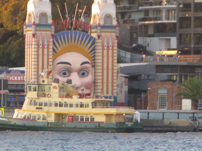 Sydneyferrylunapark Contented Traveller
