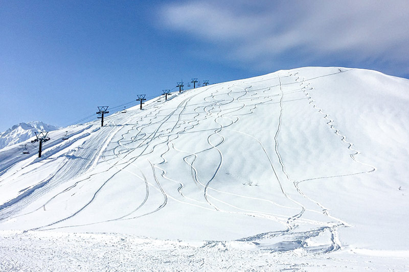 skiing in Japan